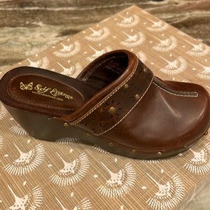 Women’s SelfEsteem Clogs